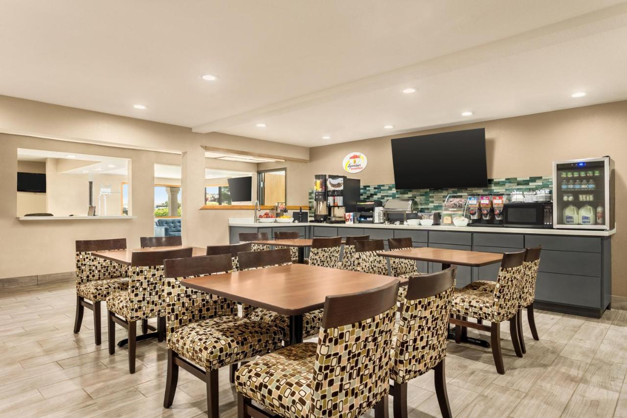 Hotel Super 8 By Wyndham Ankeny/Des Moines Area Exterior foto